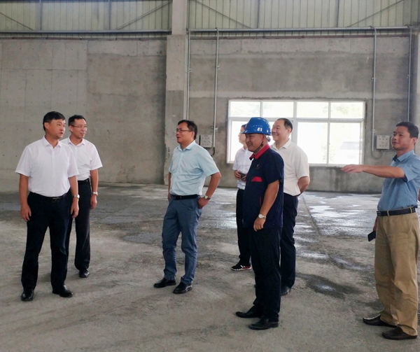 集團(tuán)公司黨委委員、股份公司黨委書記、總經(jīng)理蔣培進(jìn)到矸石項(xiàng)目部...